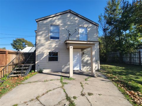 Photo of 733 Zoe Street, Houston, TX 77020 (MLS # 66281743)