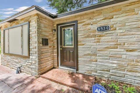 Photo of 6530 Westview Drive, Houston, TX 77055 (MLS # 83531271)