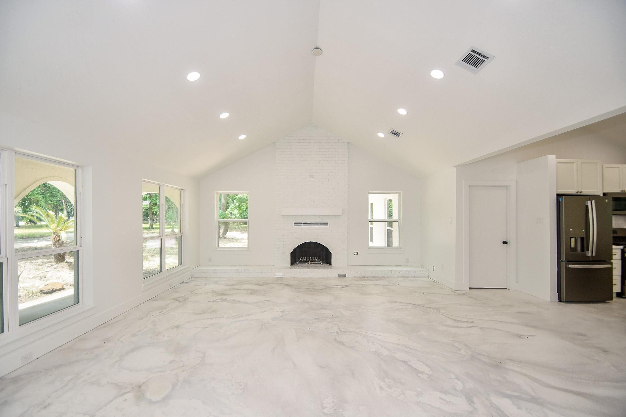 6914 Evergreen Street