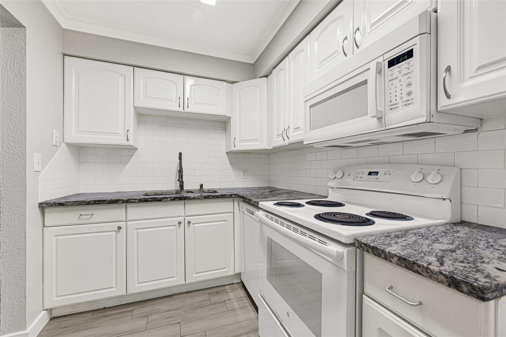 107 E Willowick Avenue 4