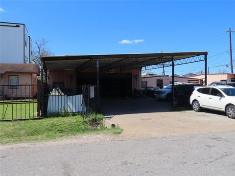 Photo of 4230 Sterling Street, Houston, TX 77051 (MLS # 45123035)