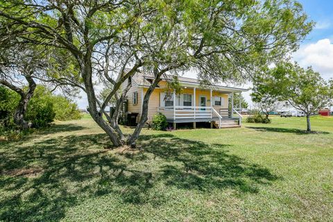Photo of 612 Tarpon Drive, Palacios, TX 77465 (MLS # 2572422) Photo of 612 Tarpon Drive, Palacios, TX 77465 (MLS # 2572422)