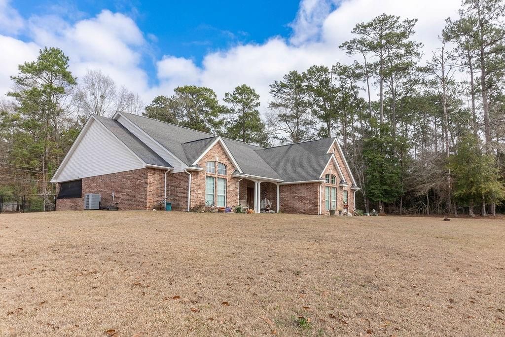 Photo of 318 Peppertree, Village Mills, TX 77663 (MLS # 82867820)