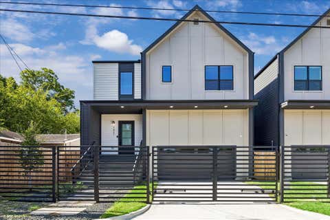 Photo of 1421 E 36th Street, Houston, TX 77022 (MLS # 22113346)