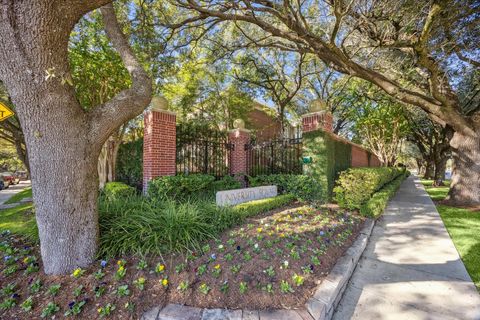 Photo of 3210 Maroneal Street, Houston, TX 77025 (MLS # 62731522)