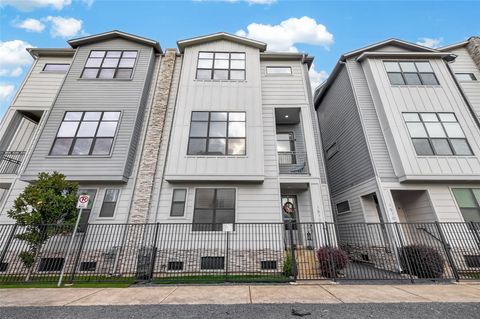 Photo of 1512 Beall Street, Houston, TX 77008 (MLS # 85442588)
