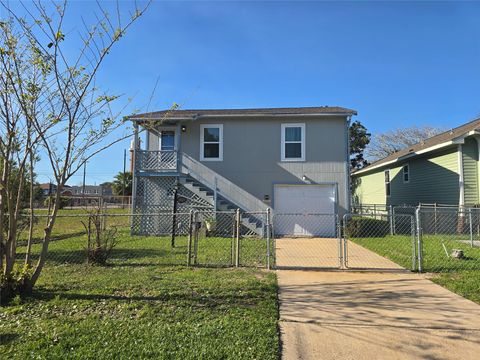Photo of 914 Avenue K, Galveston, TX 77550 (MLS # 33901885)