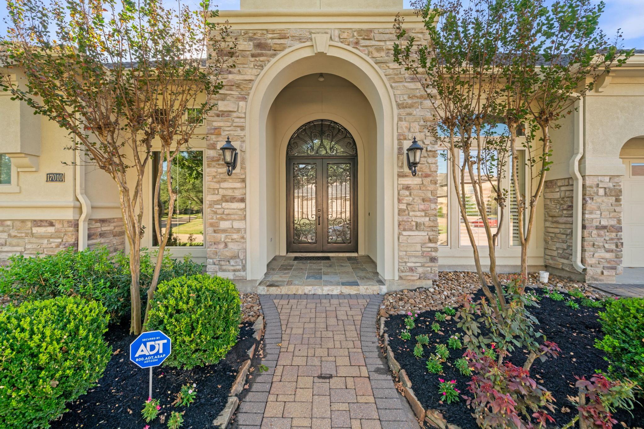 17010 Lapeer Court