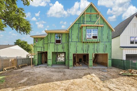 Photo of 1335 Gardenia Drive, Houston, TX 77018 (MLS # 88078532)