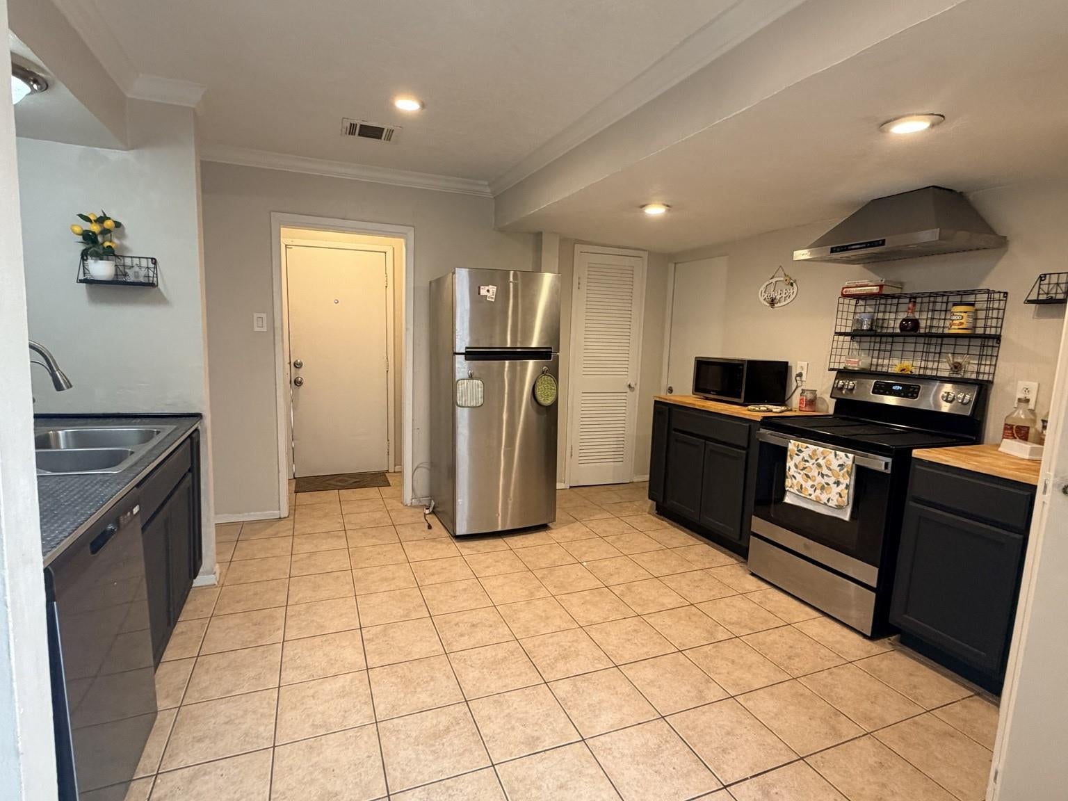 6122 Gallant Forest Drive