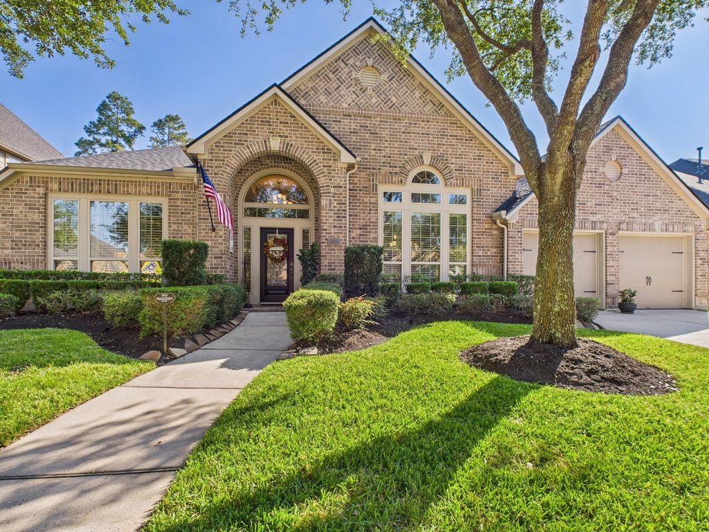 Photo of 13526 Breakwater Path Loop, Houston, TX 77044 (MLS # 24705250)