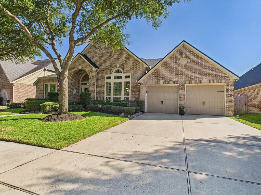 Photo of 13526 Breakwater Path Loop, Houston, TX 77044 (MLS # 24705250)