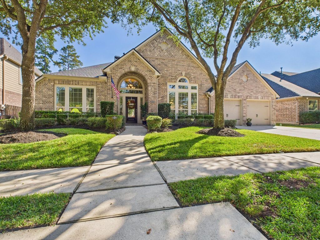 Photo of 13526 Breakwater Path Loop, Houston, TX 77044 (MLS # 24705250)
