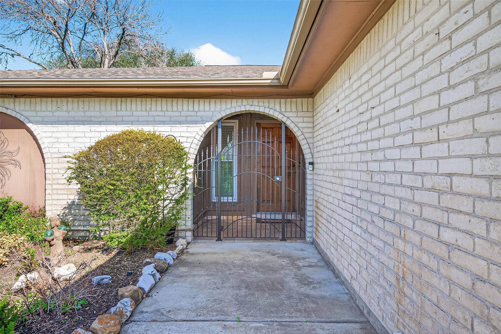 1142 Pinecroft Drive