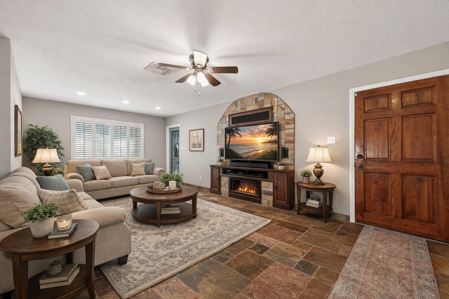 1142 Pinecroft Drive