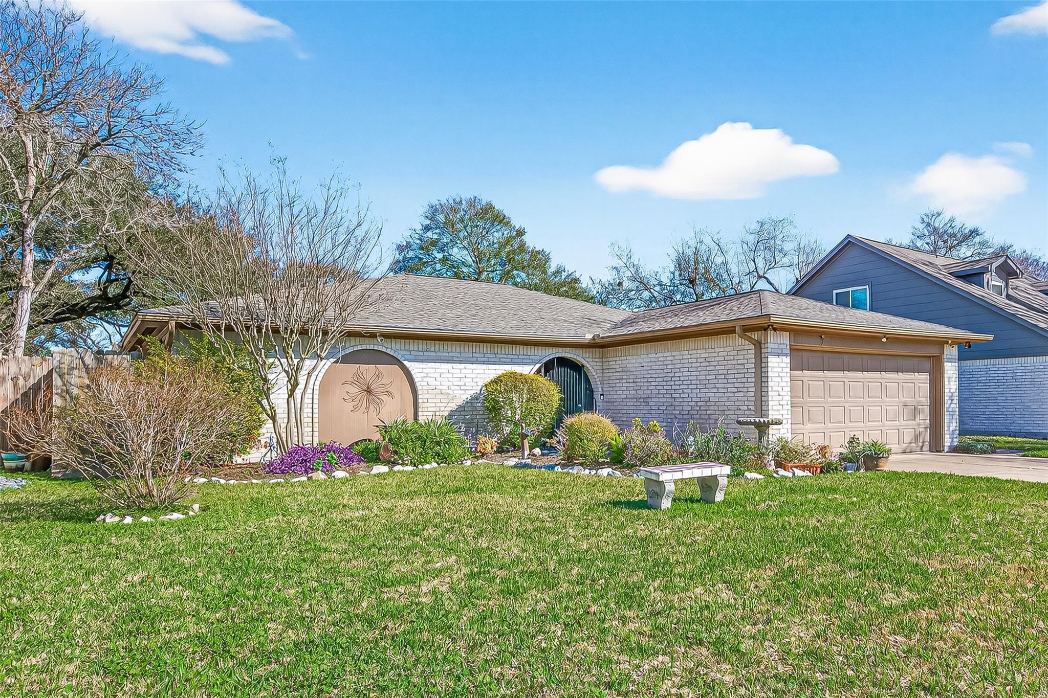 1142 Pinecroft Drive