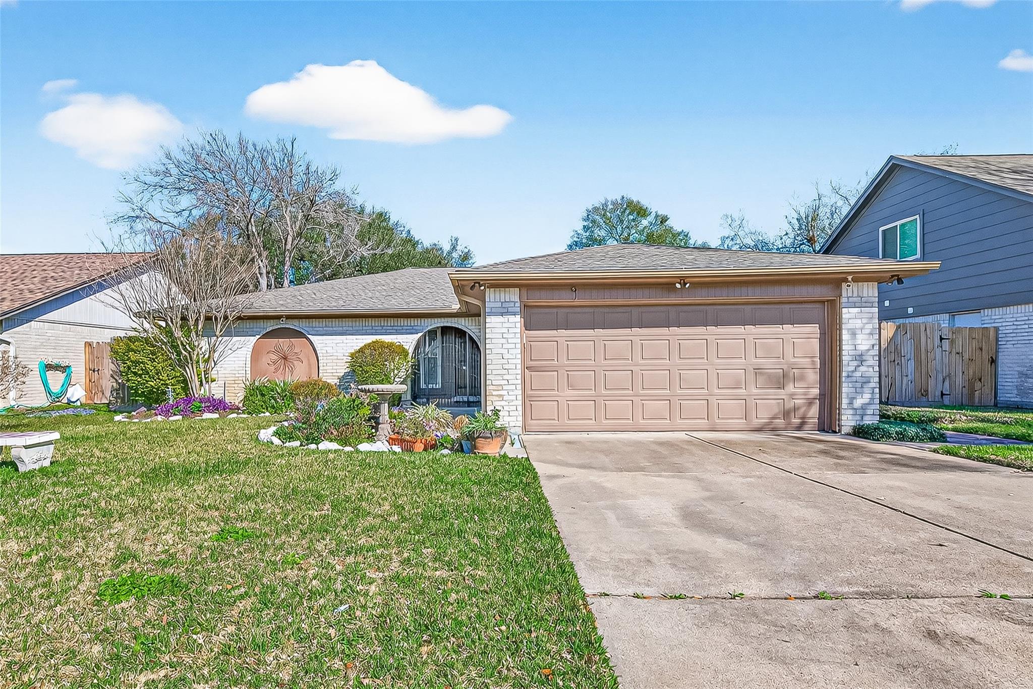 1142 Pinecroft Drive