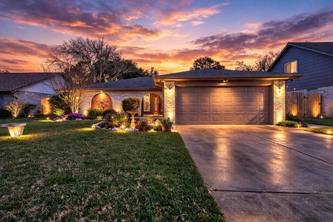 Photo of 1142 Pinecroft Drive, Sugar Land, TX 77498 (MLS # 11831047)