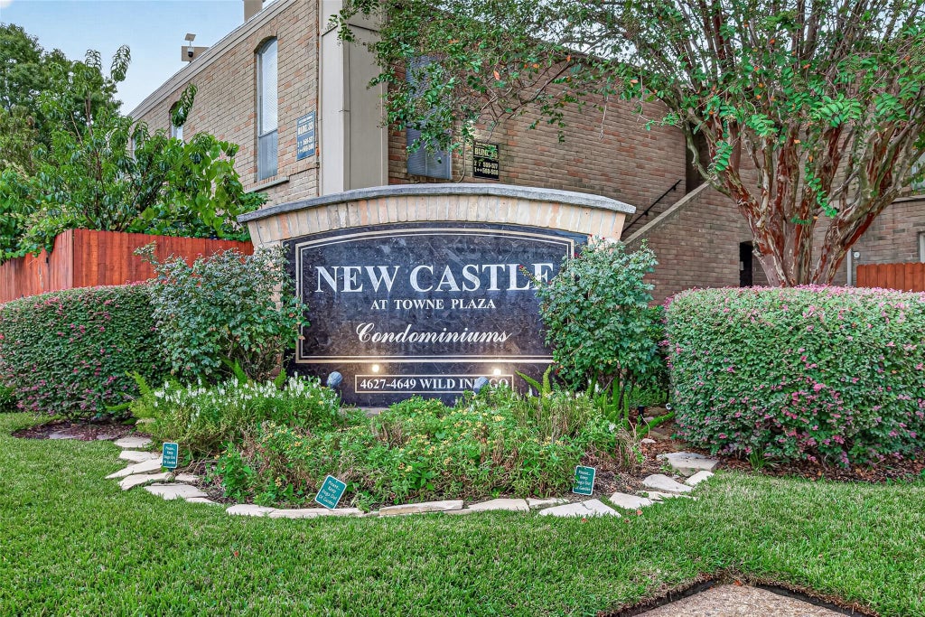 Photo of 4633 Wild Indigo Street #530, Houston, TX 77027 (MLS # 74121979)