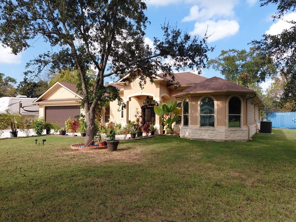 Photo of 309 Hickman Lane, Angleton, TX 77515 (MLS # 60805099)