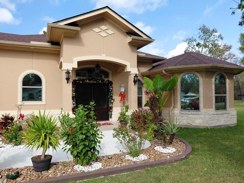 Photo of 309 Hickman Lane, Angleton, TX 77515 (MLS # 60805099)