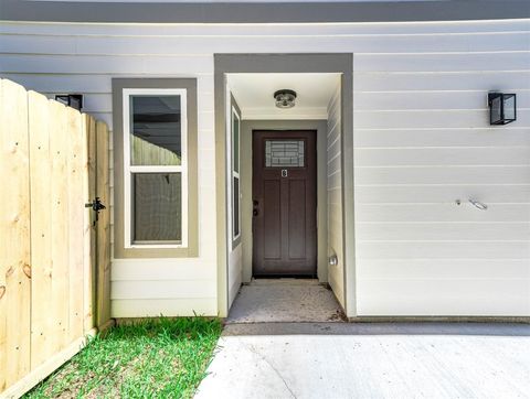 Tiny photo for 2022 Hampton Street #A B, Houston, TX 77088 (MLS # 80666242)