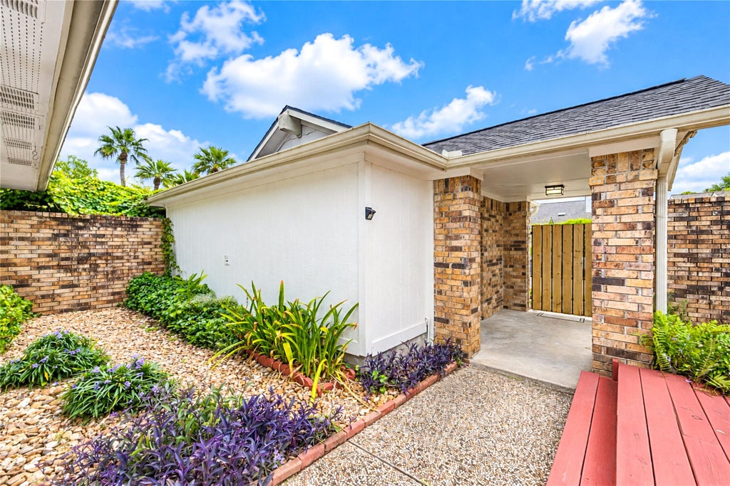 Photo of 1719 Sullins Way, Houston, TX 77058 (MLS # 83617463)