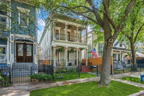 626 E 12th Street Houston TX 77008