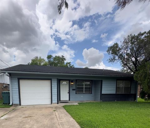 Photo of 3414 Elinor Street, Beaumont, TX 77705 (MLS # 46399994)