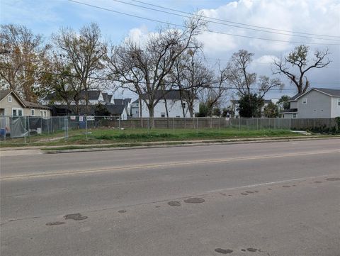 Photo of 8506 North Main Street St, Houston, TX 77022 (MLS # 52283114)