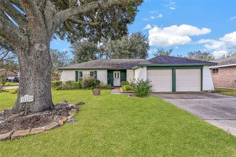 Photo of 16222 Forest Bend Avenue, Friendswood, TX 77546 (MLS # 31571482)