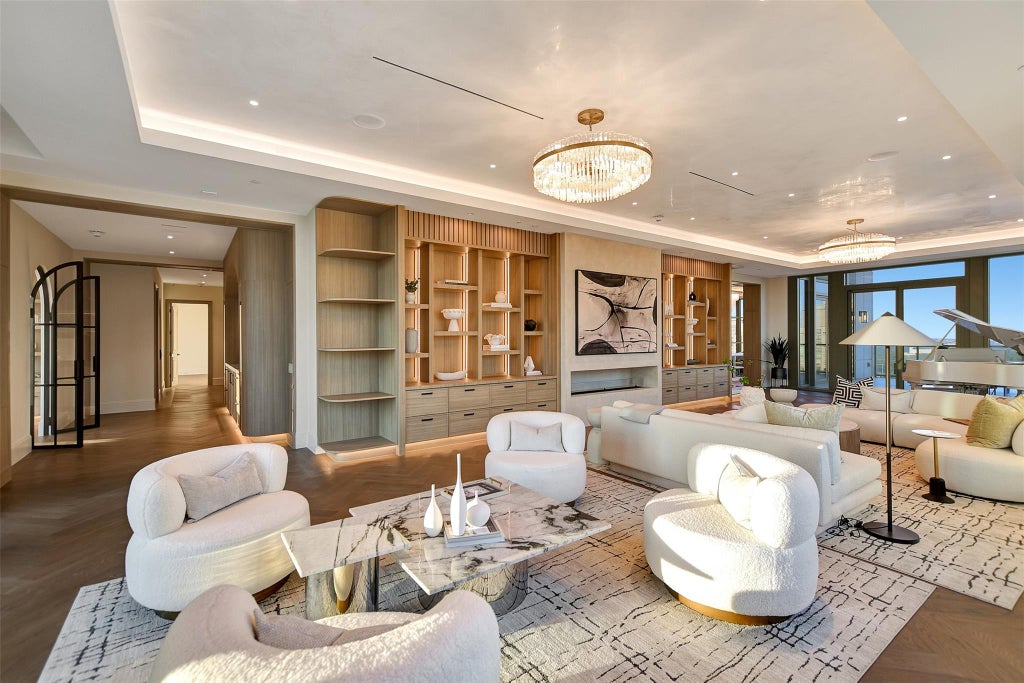 Photo of 1275 S Post Oak Lane #2502, Houston, TX 77056 (MLS # 78745561)