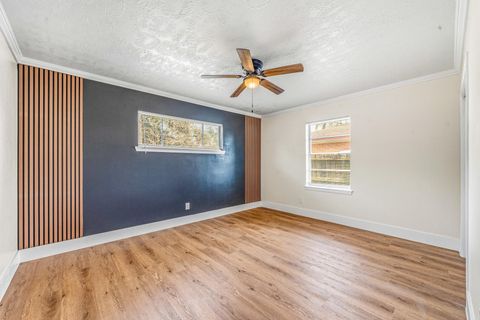 Tiny photo for 10042 Lazy Oaks Street, Houston, TX 77080 (MLS # 48046333)