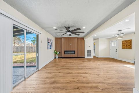 Tiny photo for 10042 Lazy Oaks Street, Houston, TX 77080 (MLS # 48046333)