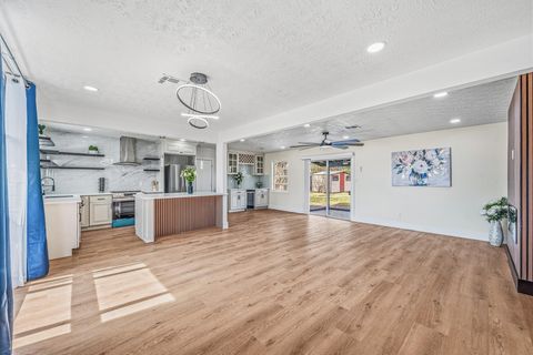 Tiny photo for 10042 Lazy Oaks Street, Houston, TX 77080 (MLS # 48046333)