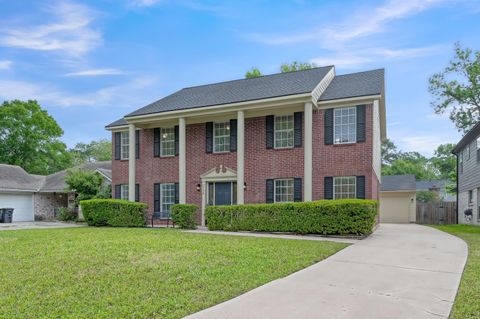 Photo of 114 Regency Way, Conroe, TX 77304 (MLS # 28623692)