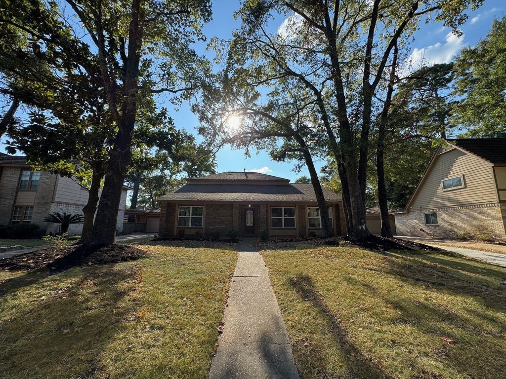 Photo of 3215 Falling Brook Drive, Houston, TX 77345 (MLS # 10943274)
