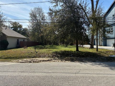 Photo of 887 Lucky Street, Houston, TX 77088 (MLS # 43417417)