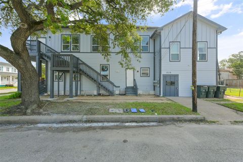 Photo of 1219 33rd Street #4, Galveston, TX 77550 (MLS # 35271520)