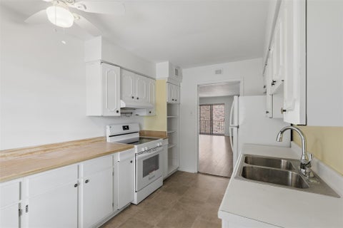 Photo of 7600 Burgoyne Road #250, Houston, TX 77063 (MLS # 31884210)