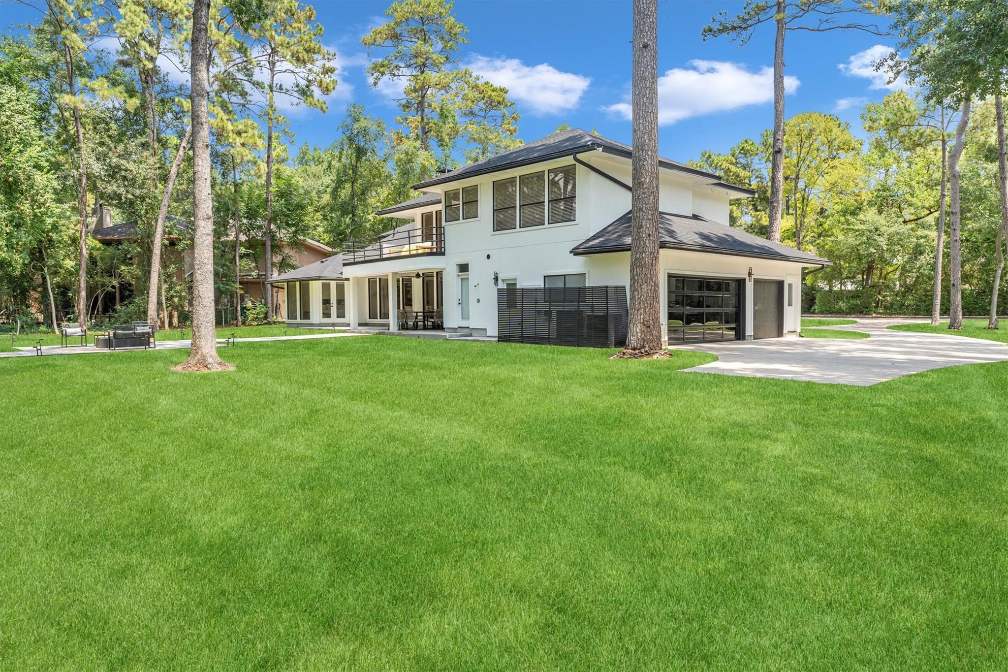 1 E Wedgewood Glen