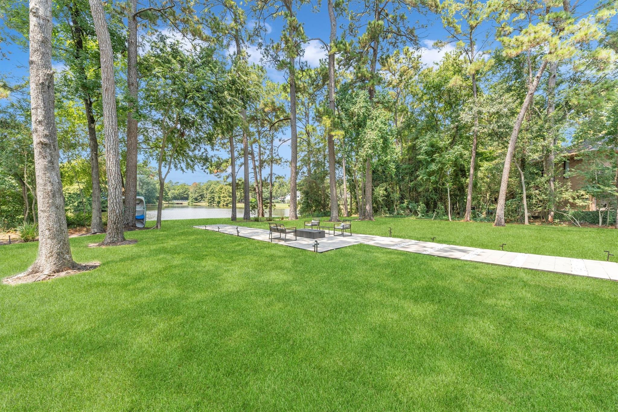 1 E Wedgewood Glen