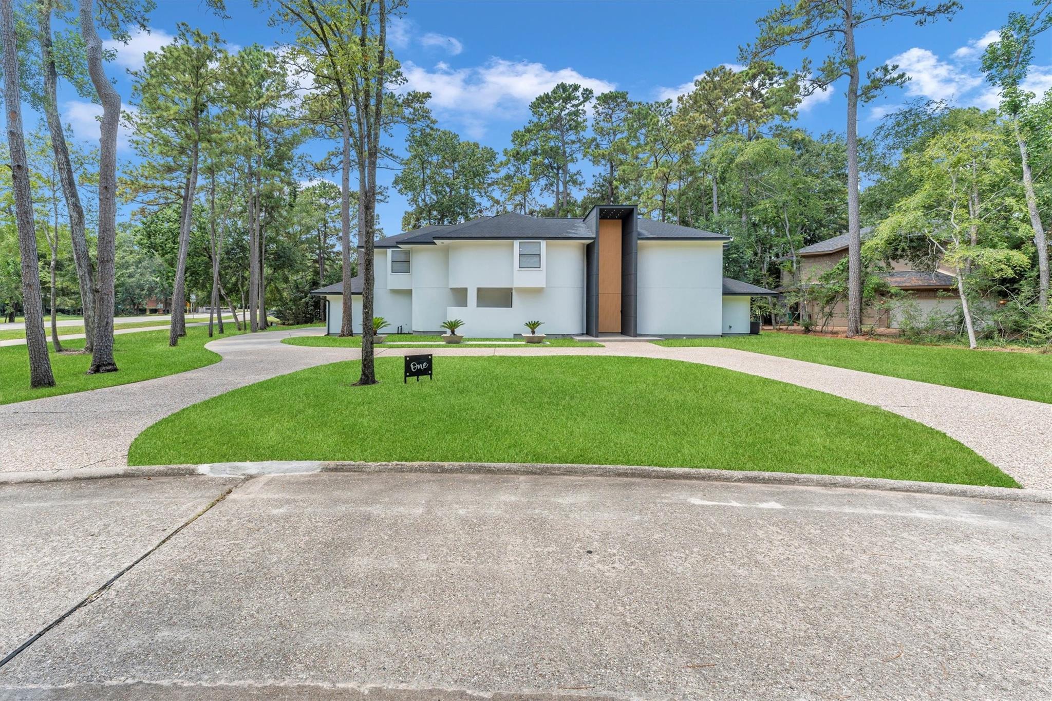 1 E Wedgewood Glen