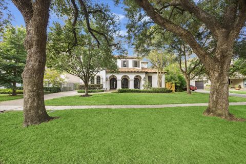 Photo of 2330 Maroneal Street, Houston, TX 77030 (MLS # 13327358)