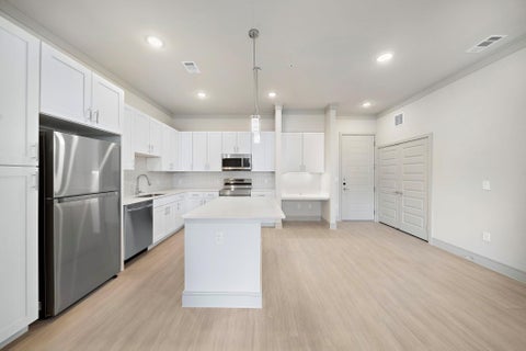 Photo of 4840 North Shepherd Drive #B1, Houston, TX 77018 (MLS # 12252039)