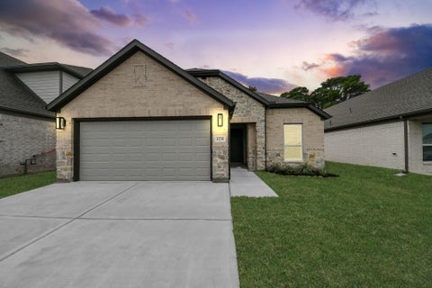 Photo of 11719 Leafy Laurel Drive, Houston, TX 77066 (MLS # 64193060)