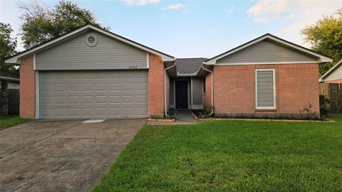 Photo of 2702 N Brompton Drive, Pearland, TX 77584 (MLS # 29887585)