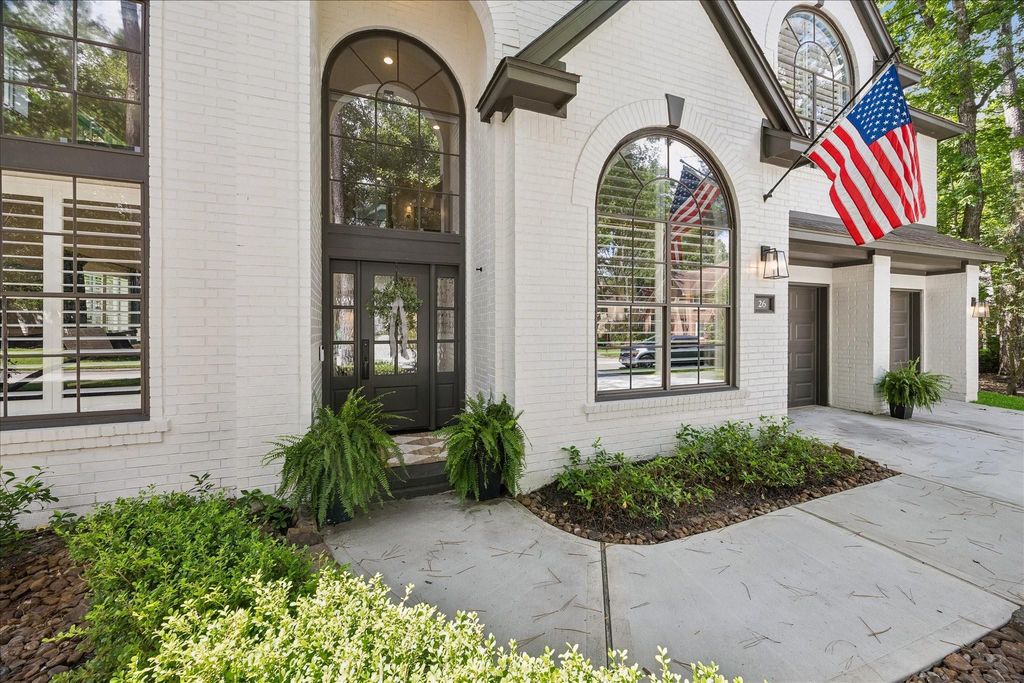 Photo of 26 S Piney Plains Circle, Spring, TX 77382 (MLS # 33143890)