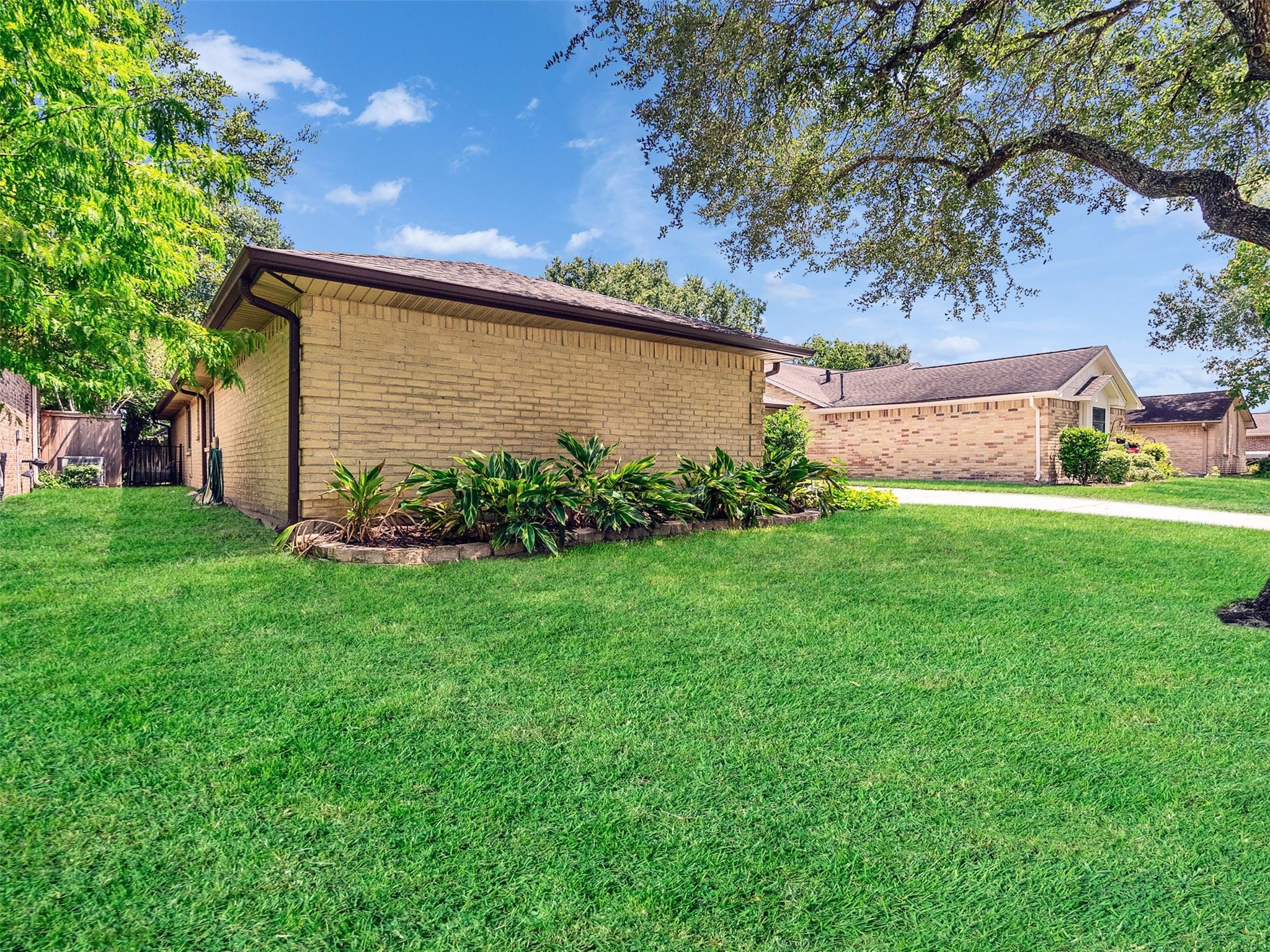 2819 Poplar Creek Lane