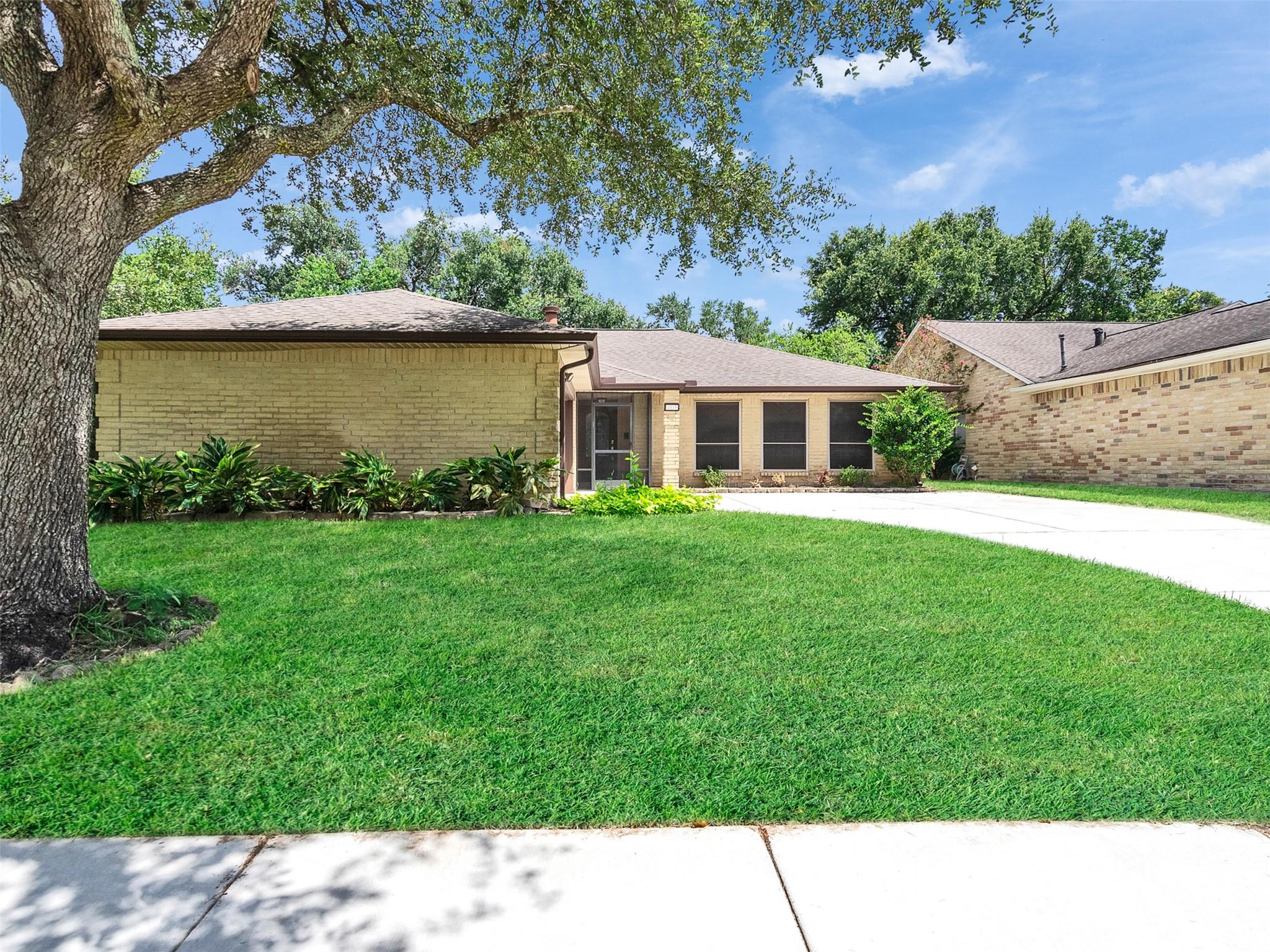 2819 Poplar Creek Lane